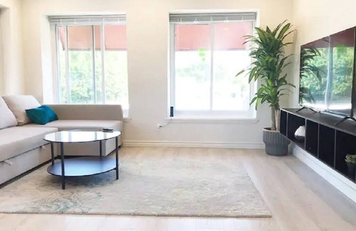 Roseville Apartamento | Sunny city aprtment.