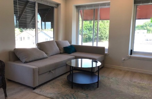 Roseville Apartamento | Sunny city aprtment.