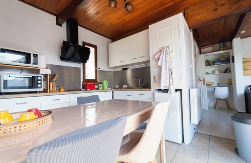 Vernet-la-Varenne Casa | Sunny cottage 50 m from a lake