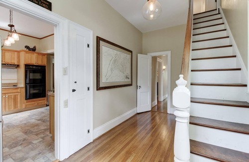 Valley Springs Casa | Sunny Cottage 1 Min to Omni Homestead