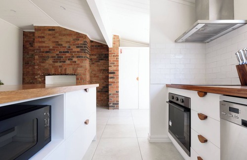 Launceston CBD Apartamento | Sunny Cottage Retreat Close to Town Delights