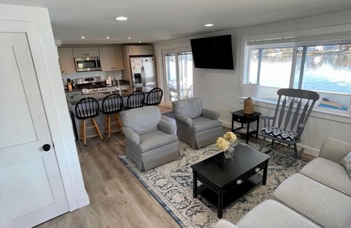 Onset Cabaña | Sunny Cottage with Backyard Swimming, Water views, close to Downtown/Restaurants/Beaches. Bring your Water shoes!!
