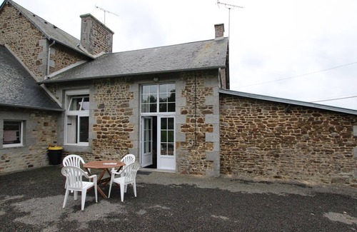 Argouges Cabaña | Casa acogedora con jardín, admite mascotas y opción de limpieza- Saint-James