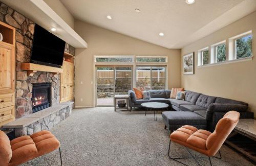 Old Farm District Casa | Sunny Days 30 Day Minimum home
