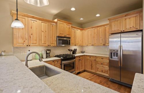 Old Farm District Casa | Sunny Days 30 Day Minimum home