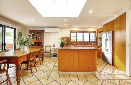 Broadbeach Waters Villa | Sunny Days Poolside at an Entertainers Oasis