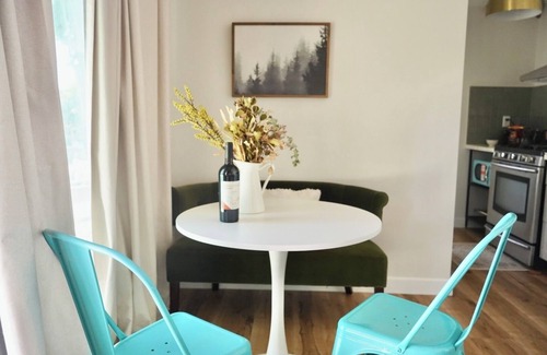 West Covina Casa | Sunny Days Tiny House - newly renovated with private entrance, pool & view