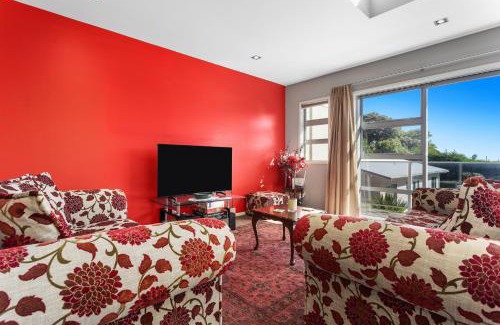 Ohope Casa | Sunny Daze - Ohope Beach Holiday Home
