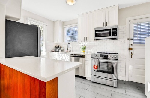 Tampa Casa | Sunny, dog-friendly central cottage with fenced yard & updated interior