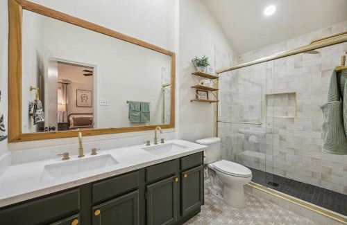 Richmond Casa | Sunny Door Escape - Entire House in Richmond TX with Cowboy Pool