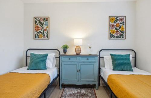 Richmond Casa | Sunny Door Escape - Entire House in Richmond TX with Cowboy Pool