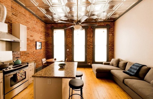 Salida Apartamento | Sunny Downtown Condo above the Coffee Shop