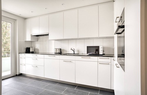 Meilen District Apartamento | Sunny Erlenbach 3.5 Room w/ Storage, 3 min to Market, by Blueground