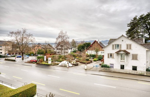 Meilen District Apartamento | Sunny Erlenbach 3.5 Room w/ Storage, 3 min to Market, by Blueground