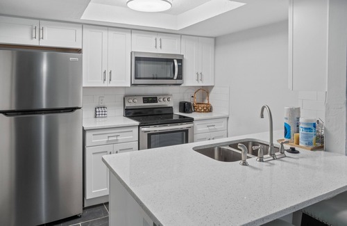 Atlantic Beach Casa | Sunny Escape - 4BR - Mayport Naval Base & Beaches - Pet Friendly