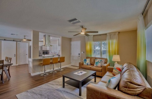 Seminole Apartamento | Sunny Escape-Heated Pool