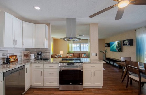 Seminole Apartamento | Sunny Escape-Heated Pool