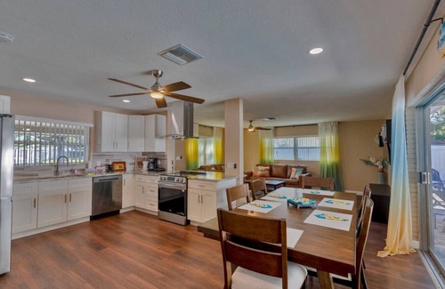 Seminole Apartamento | Sunny Escape-Heated Pool