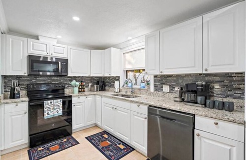 Pinellas Park Casa | Sunny Escape in Pinellas Park