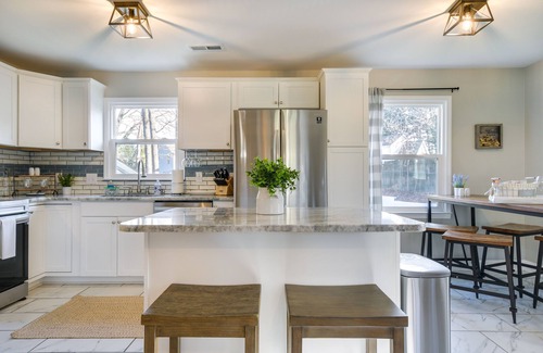 High Point Casa | Sunny Family Home, 3 Mi to High Point Market!