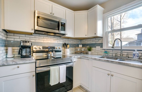 High Point Casa | Sunny Family Home, 3 Mi to High Point Market!