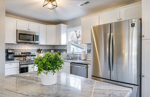 High Point Casa | Sunny Family Home, 3 Mi to High Point Market!