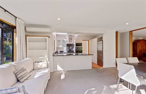 Merivale Casa | Sunny Family Home on Garden