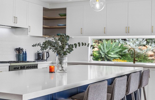 Hillarys Casa | Sunny Family Retreat with Pool & Balcony