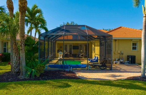 Timber Ridge Casa | Sunny FL home! Beautiful pool setting! Close to Beaches! Peaceful neighborhood!