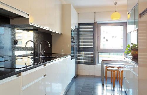 Queijas Apartamento | Sunny Flat Lisbon Oeiras