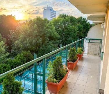 Prague 4 Apartamento | Sunny Flat with Terrace & Park View Near City Centre