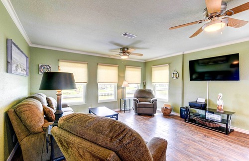 Freeport Casa | Sunny Freeport Home on Canal: Fish On-Site!
