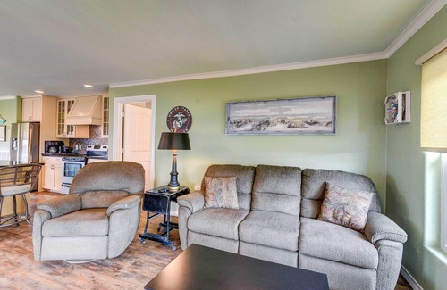 Freeport Casa | Sunny Freeport Home on Canal: Fish On-Site!