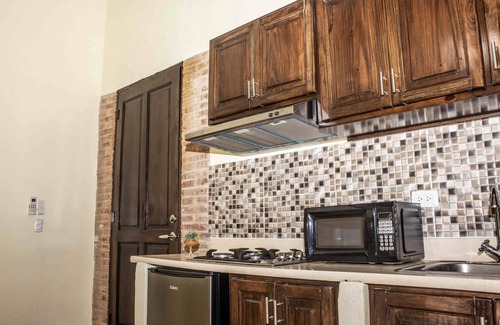 San Anton Apartamento | Sunny +Fresh Studio with 2 balconies at Zona Colonial