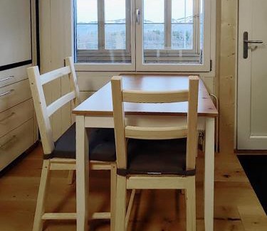 Aeschi bei Spiez Apartamento | Sunny Garden - Charmantes Chalet mit Aussicht