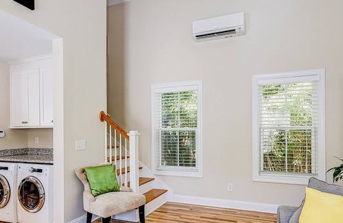 Scanlonville Cabaña | Sunny garden cottage with a furnished front porch, grill, AC, & washer/dryer