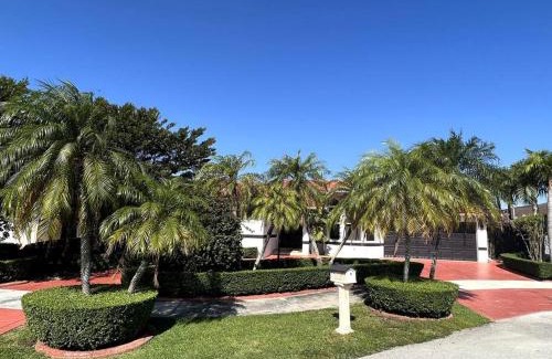 Tamiami Casa | Sunny Getaway: Relaxing Miami Home