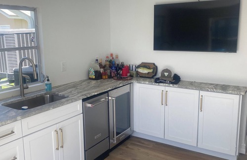 South Island Casa | Sunny Getaway – Heated Pool, Canal Views, Walk to Beach