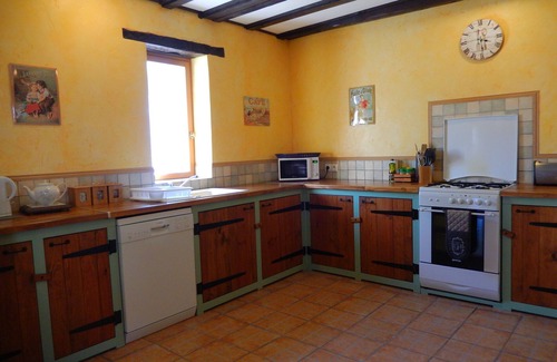 Abilly Casa | Maravillosa casa rural con gran jardín privado, piscina climatizada para las vacaciones perfectas!