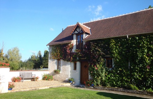 Abilly Casa | Maravillosa casa rural con gran jardín privado, piscina climatizada para las vacaciones perfectas!