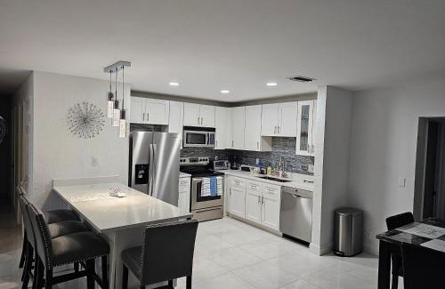 Lauderdale Lakes Casa | Sunny Goldie