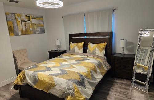 Lauderdale Lakes Casa | Sunny Goldie