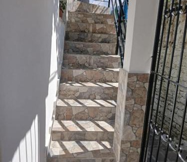 Gjirokaster Apartamento | Sunny Guest House