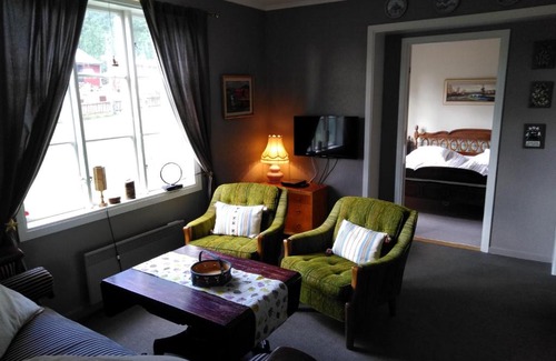 Bergvik Casa | Sunny Hill Cottage