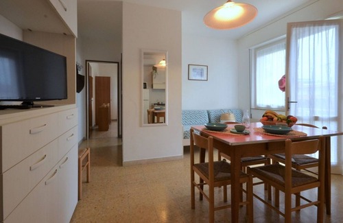 Lignano Sabbiadoro Apartamento | Apartamento de vacaciones soleado no muy lejos de la playa