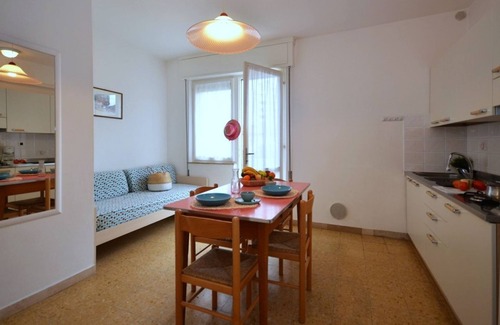 Lignano Sabbiadoro Apartamento | Apartamento de vacaciones soleado no muy lejos de la playa