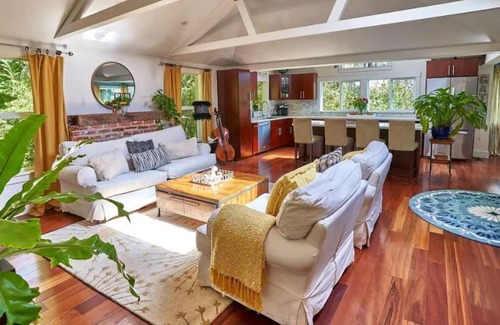 San Anselmo Cabaña | Sunny Home in the Heart of San Anselmo