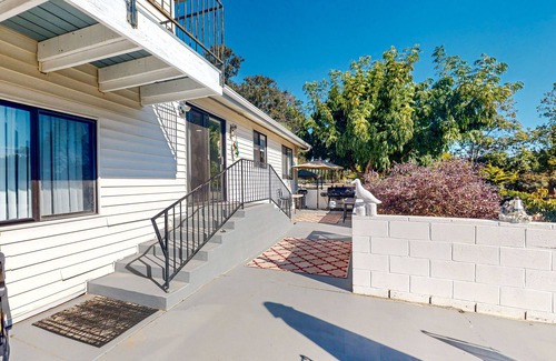 Nipomo Casa | Sunny home near downtown with patio, fireplace, grill, washer/dryer, & Roku