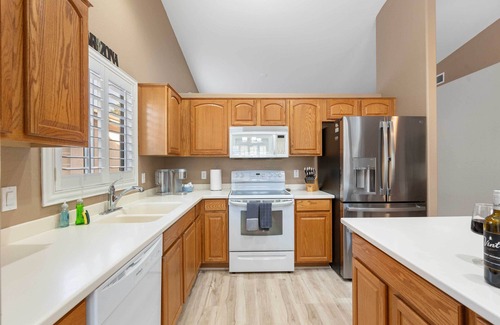 Castlegate Casa | Sunny Home w/ Backyard Oasis in San Tan Valley!