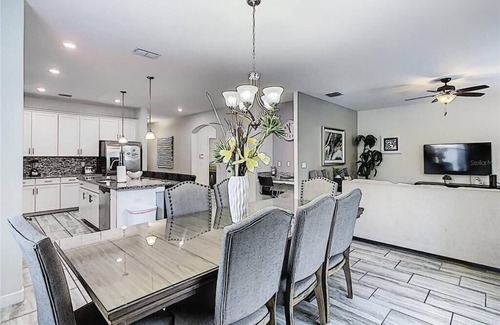 Loughman Casa | Sunny Home w/ pool, hot tub, 12 miles from Disney